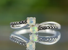 Inel cu Opal