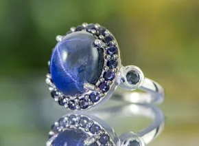 Inel cu Safir Stelar