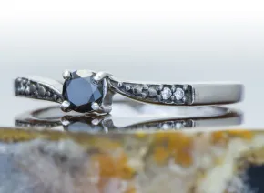 Inel cu Diamant Negru