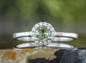 Inel din argint cu safir verde