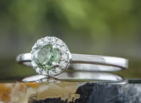 Inel din argint cu safir verde