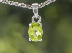 Pandantiv de argint cu peridot
