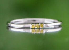 Inel Elegant cu Diamante Galbene